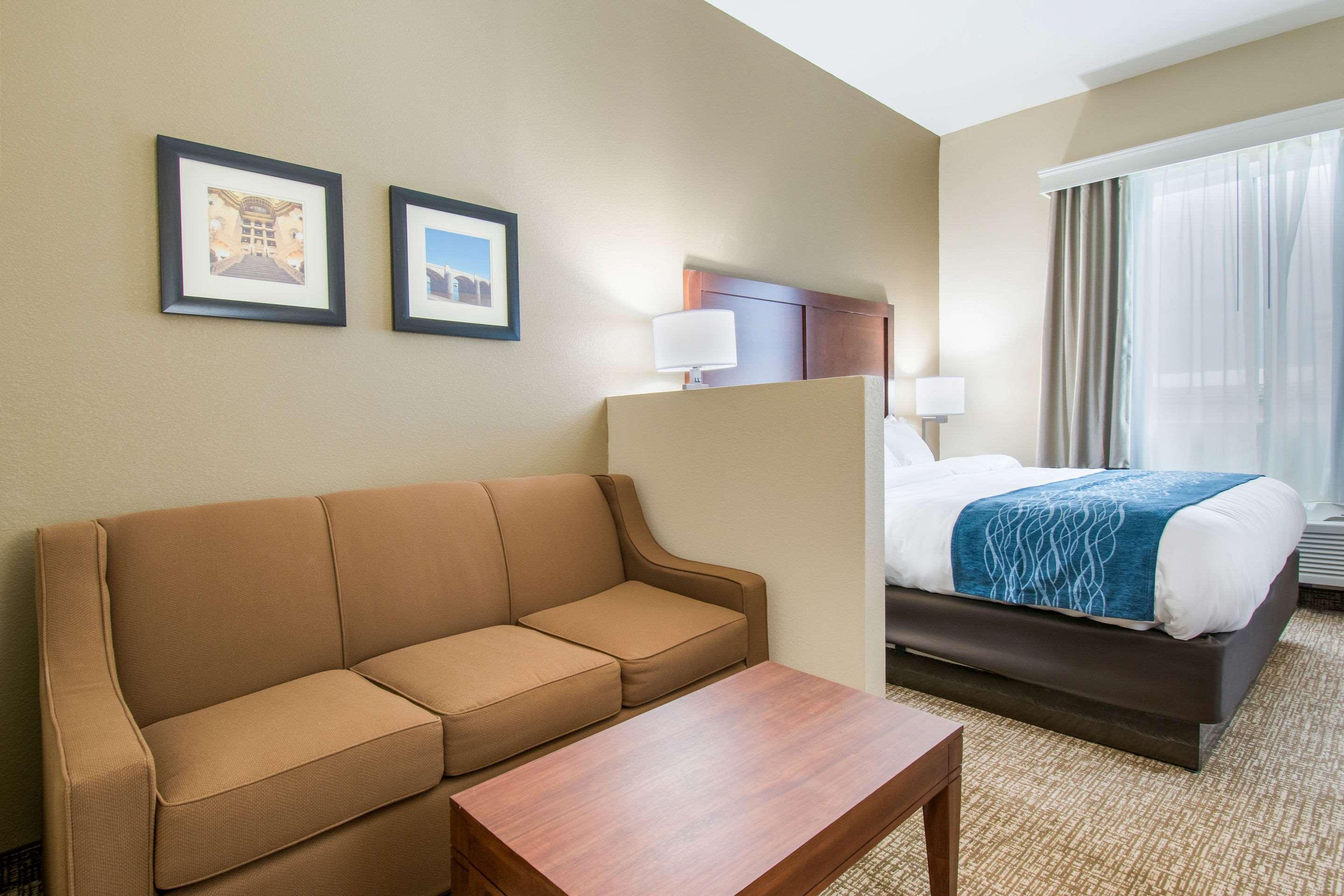 Comfort Inn & Suites Harrisburg - Hershey West Eksteriør bilde